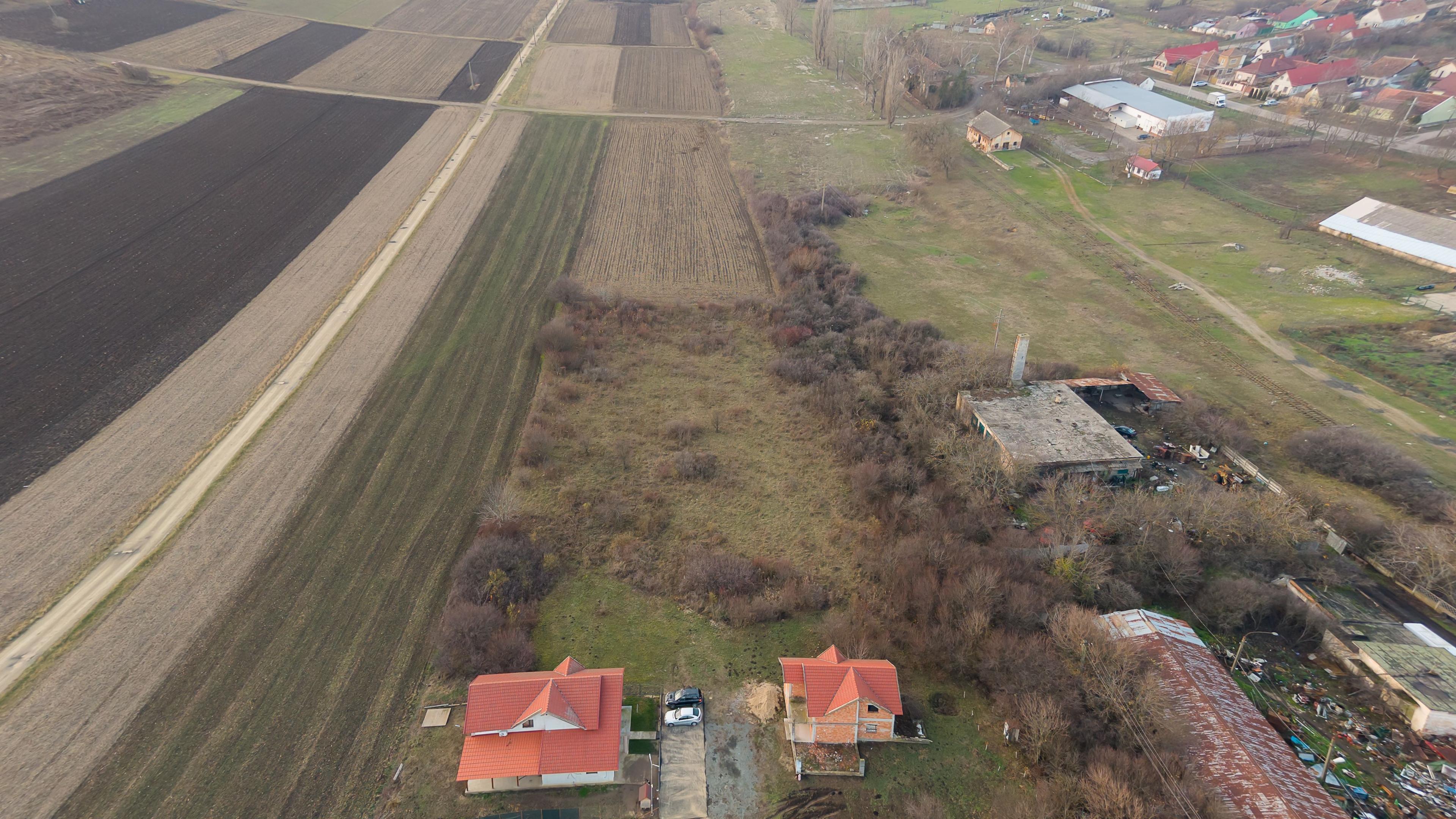 Teren de 444 mp la intrare în Chișineu Criș - 1