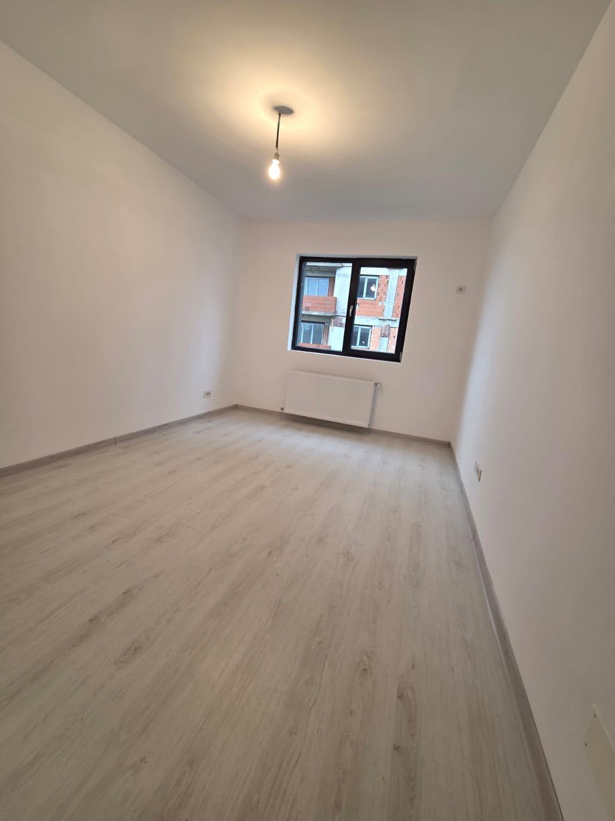 Garsoniera cartier Militari Residence - mutare imediata!! - 1