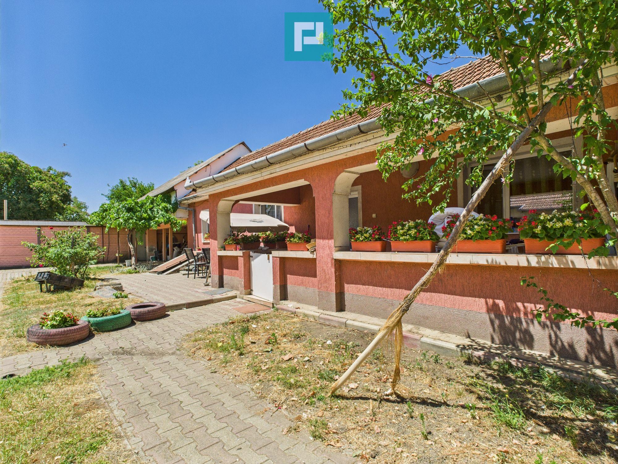 Casă cu 2 camere și teren de 1450 mp în Aradul Nou - 1