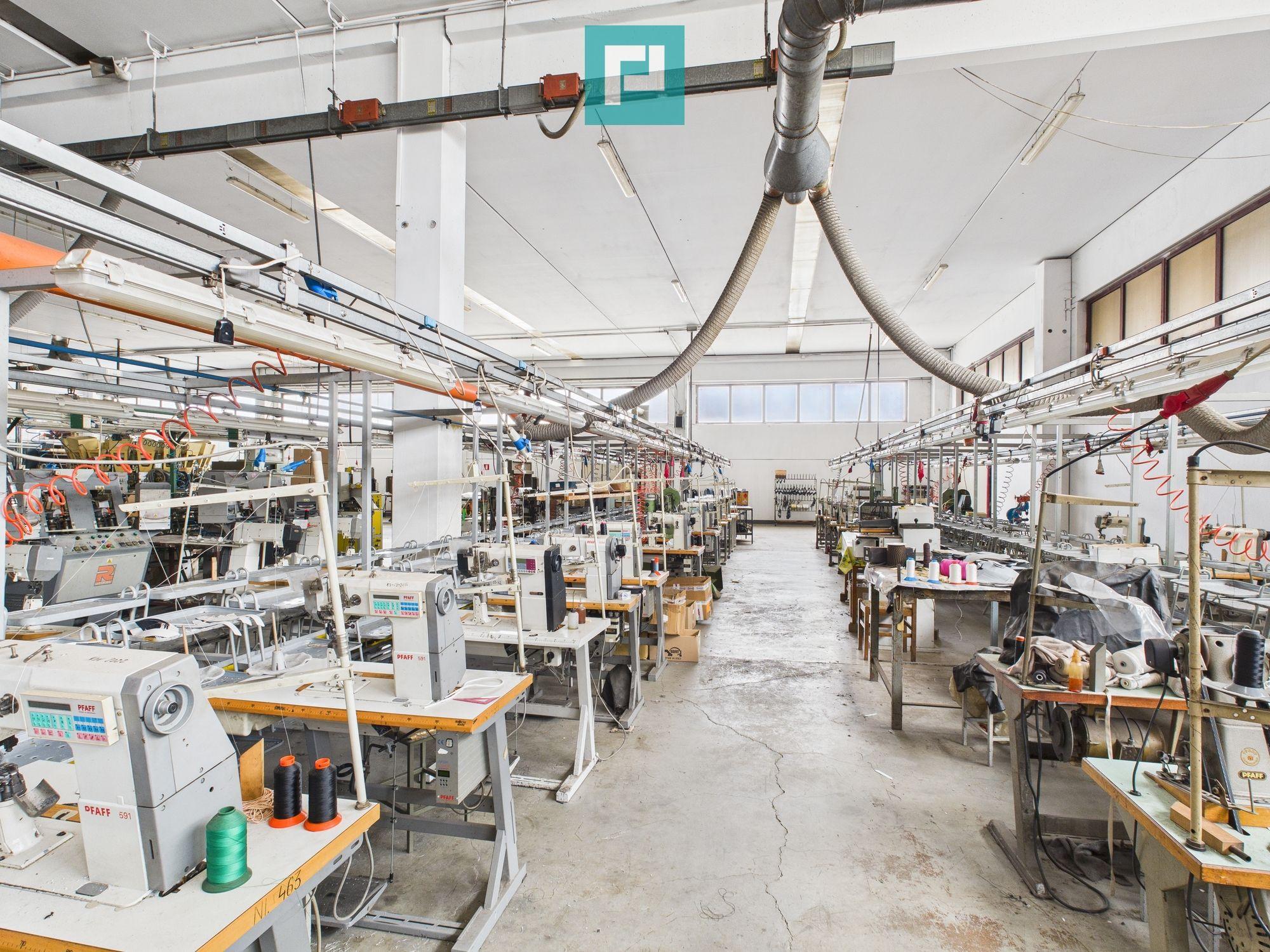 Hală de producție, cu birouri și teren, în Sebiș - 4