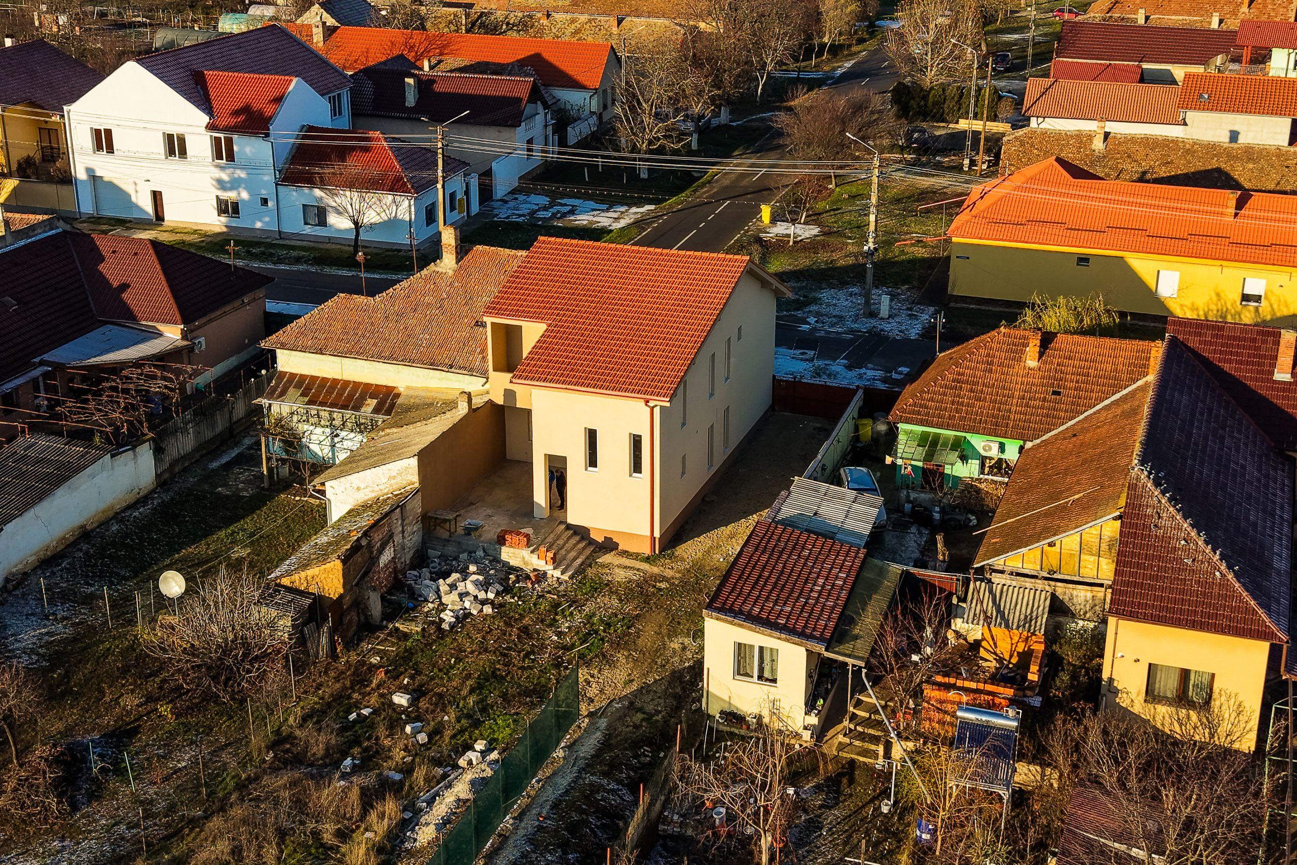 Casă nouă cu etaj semifinalizată, zonă liniștită în Aradul Nou - 2