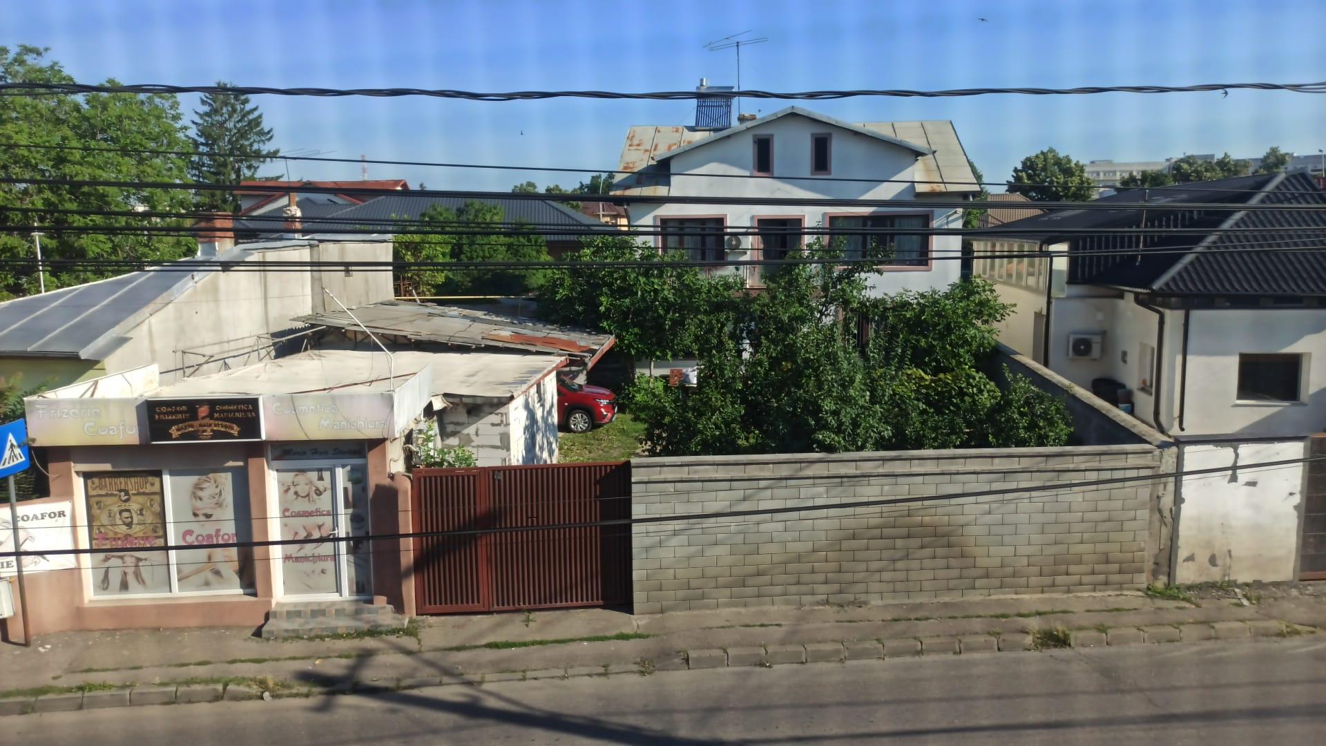 Casa p+1 + spatiu comercial + anexe Ploiesti