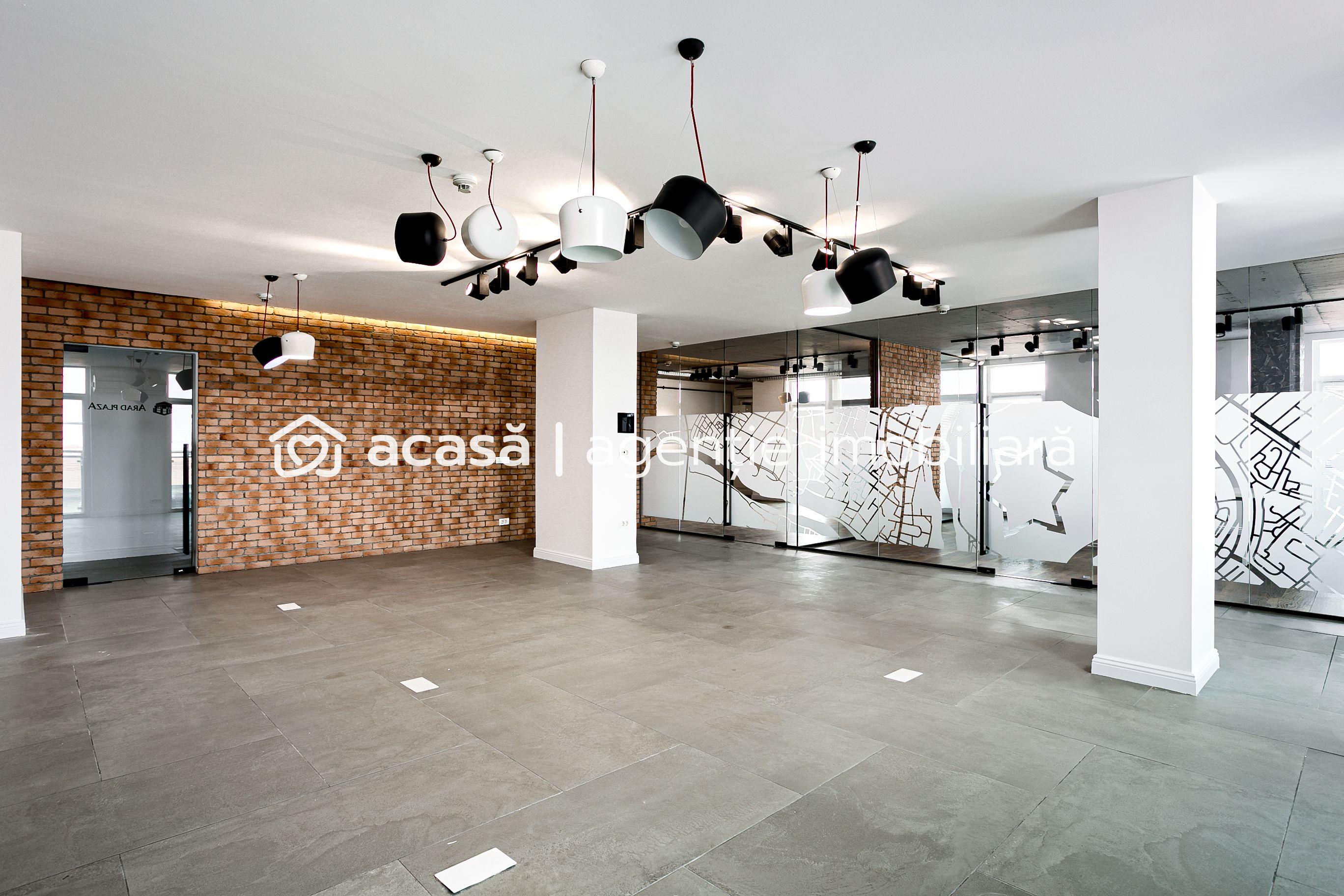 De închiriat - Spațiu ultracentral de birouri în Arad cu parcare - 2