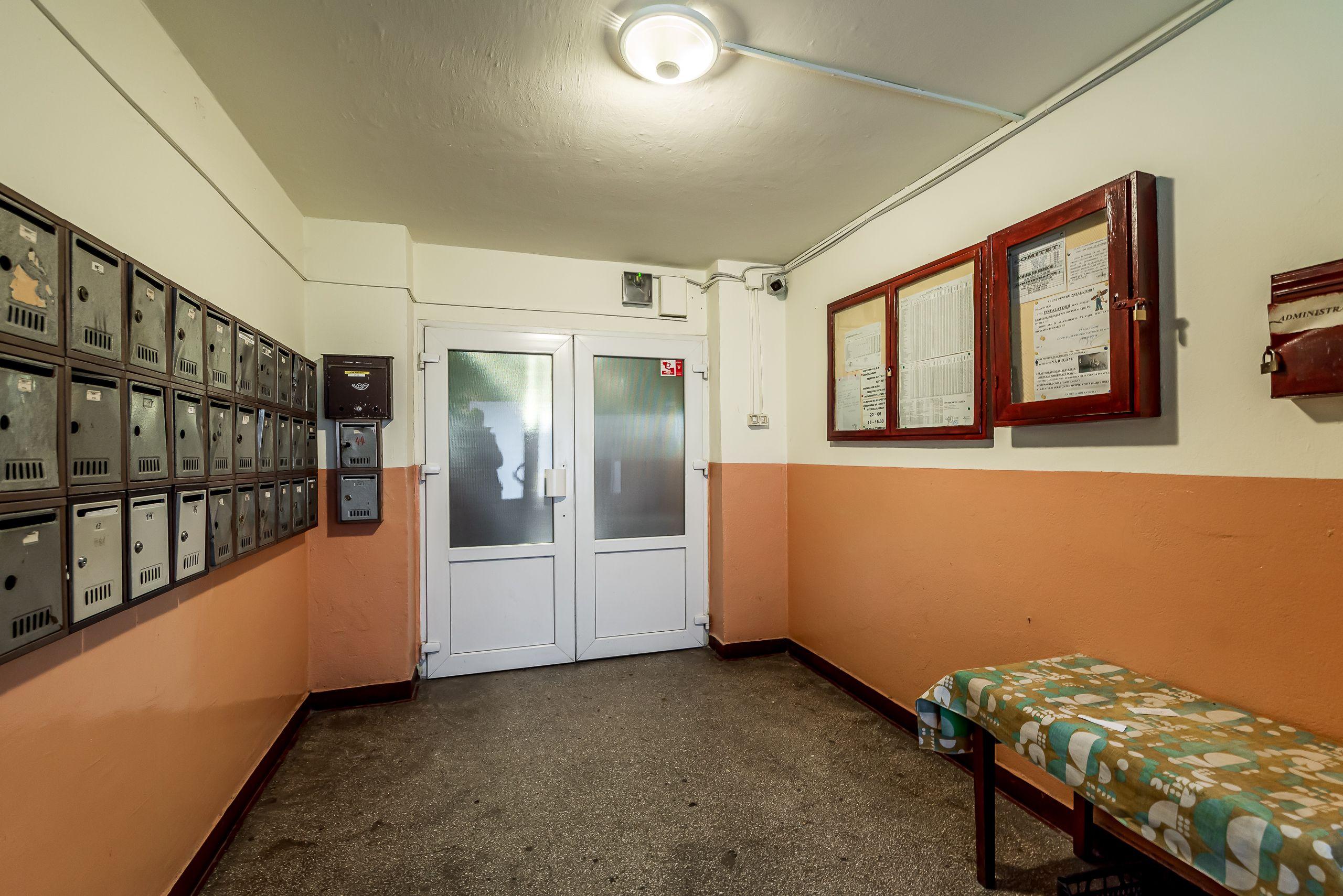 Apartament cu 2 camere, complet mobilat–Arad, zona Vlaicu, Str. Hațeg - 12