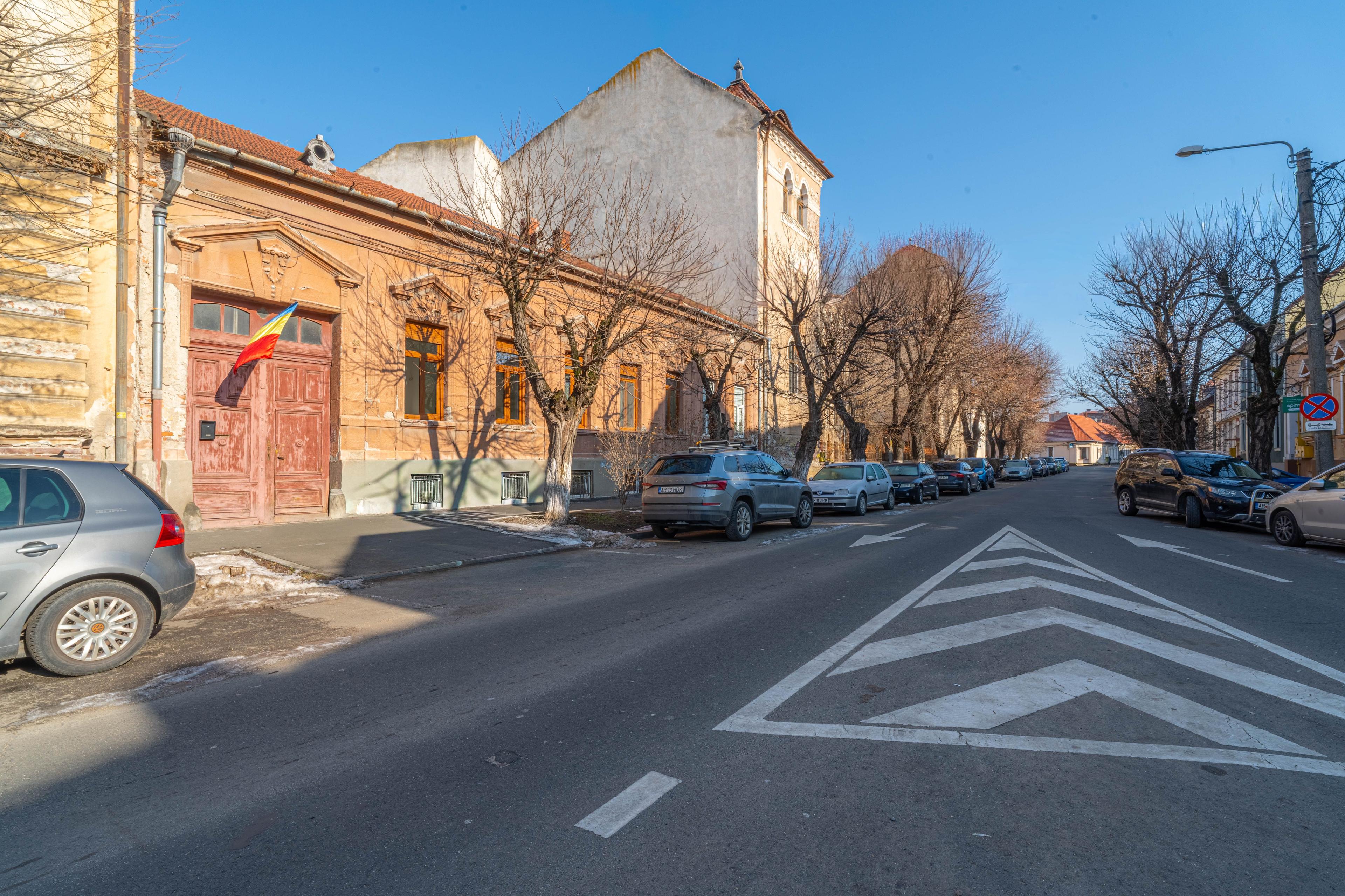 Apartament 2 camere parter înalt, amenajat complet. - 1