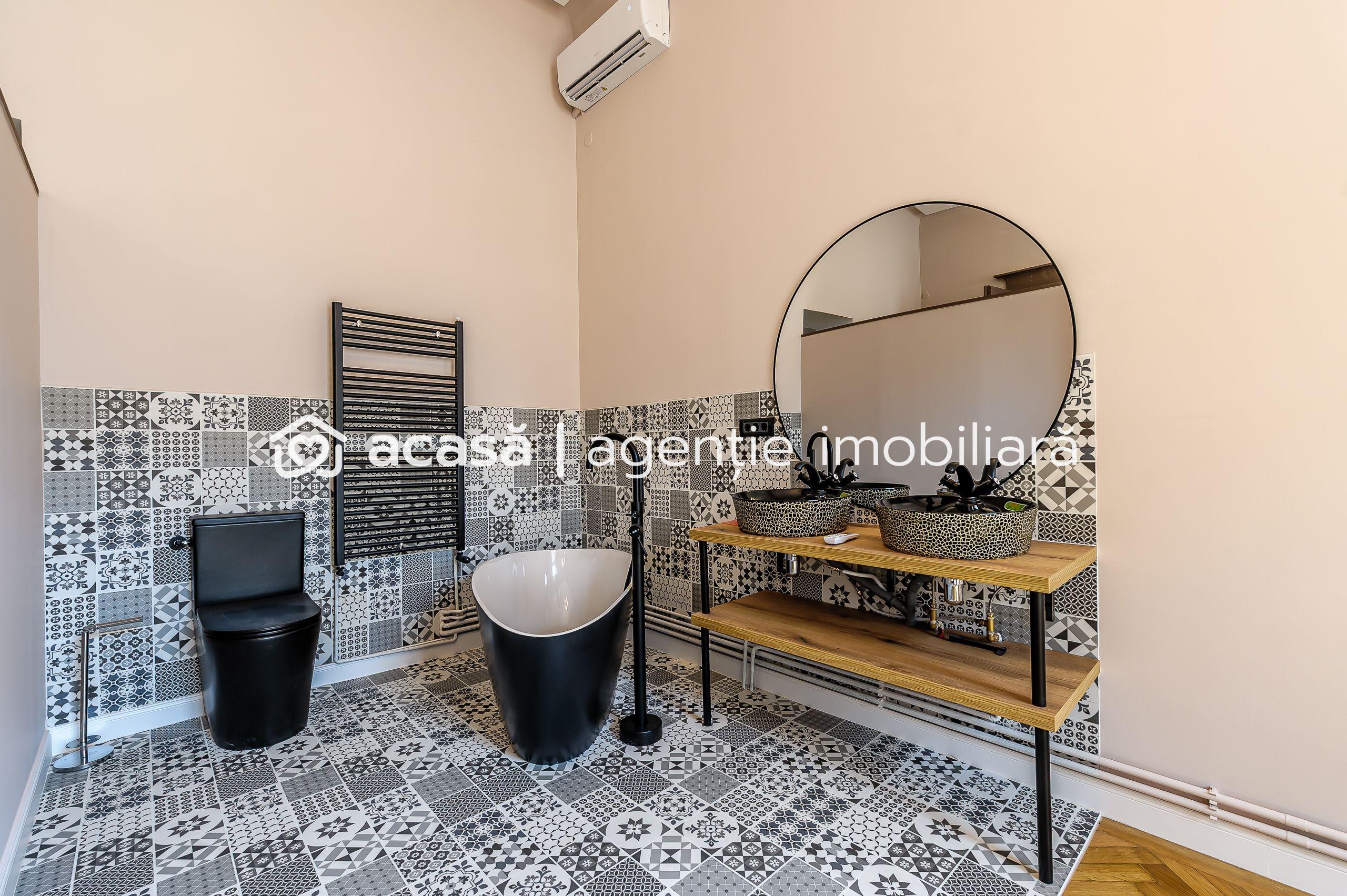 Apartament ULTRACENTRAL cu 3 camere, la cheie, renovat recent - 4