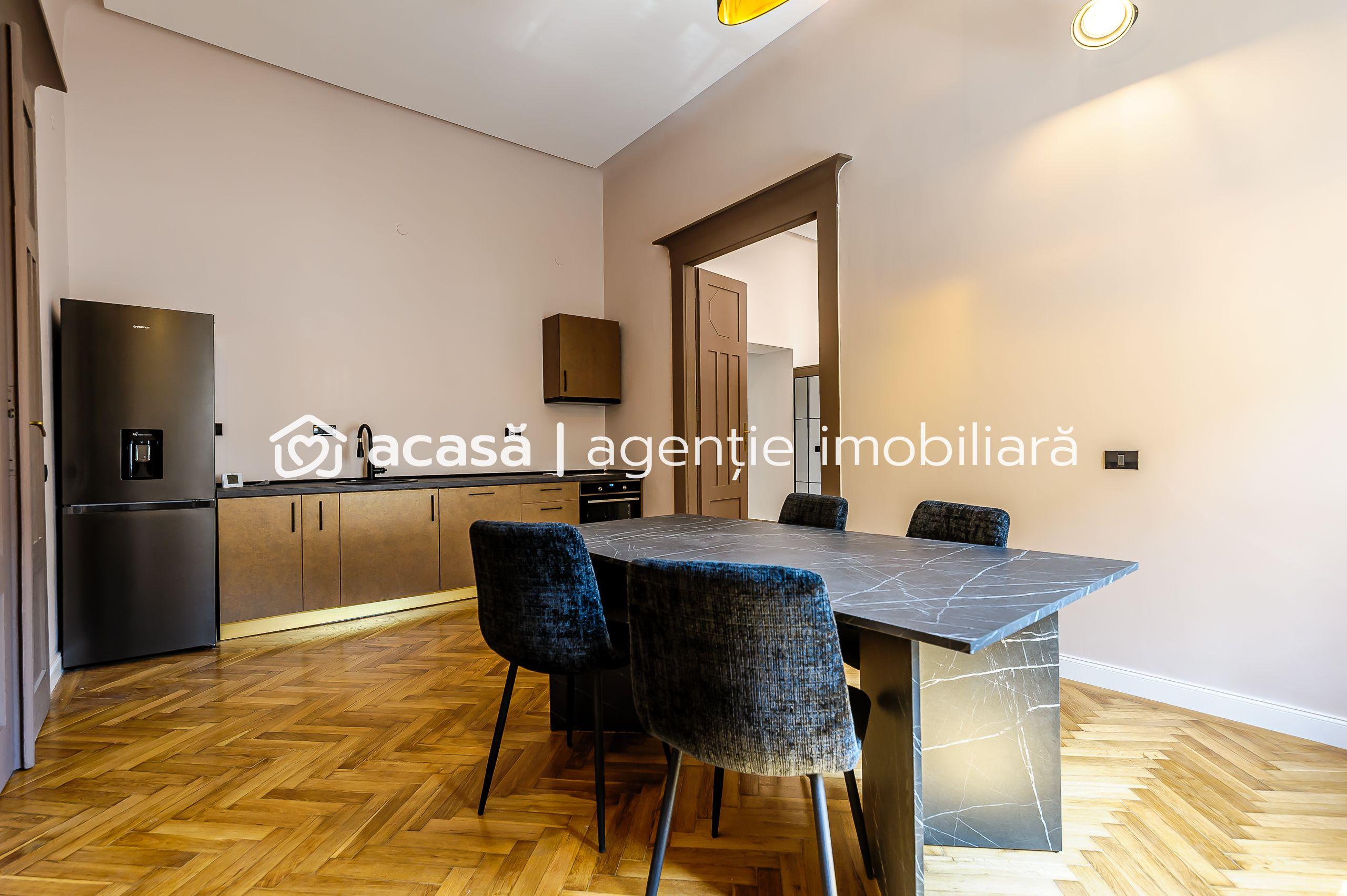 Apartament ULTRACENTRAL cu 3 camere, la cheie, renovat recent - 1