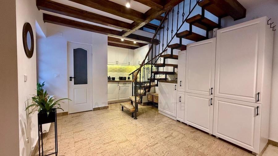 Casa ultracentral 3 camere 2 bai si curte privata pe Balcescu - 6