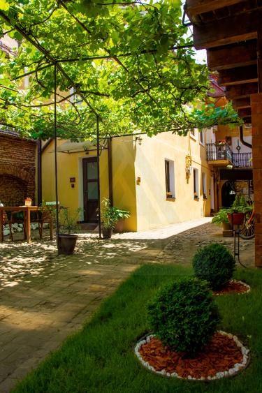 Casa ultracentral 3 camere 2 bai si curte privata pe Balcescu - 5