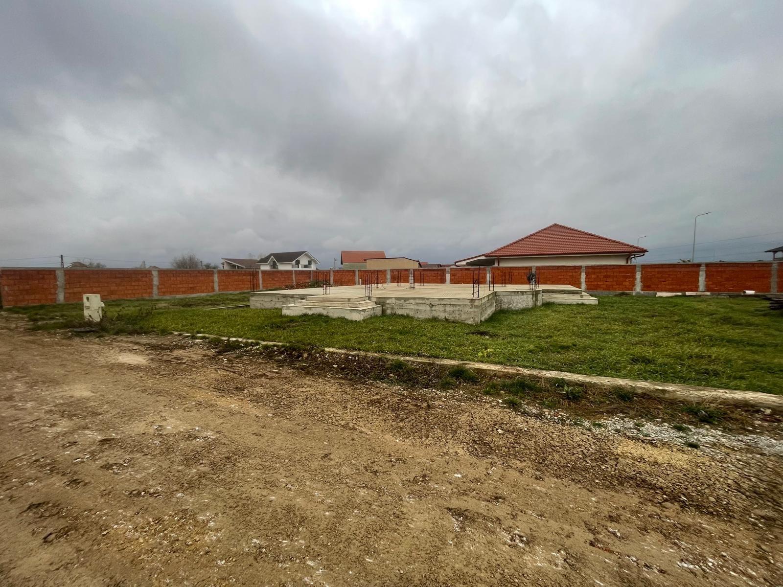 Teren intravilan, fundatie proiect casa, gard si utilitati-Zona Cheriu - 5