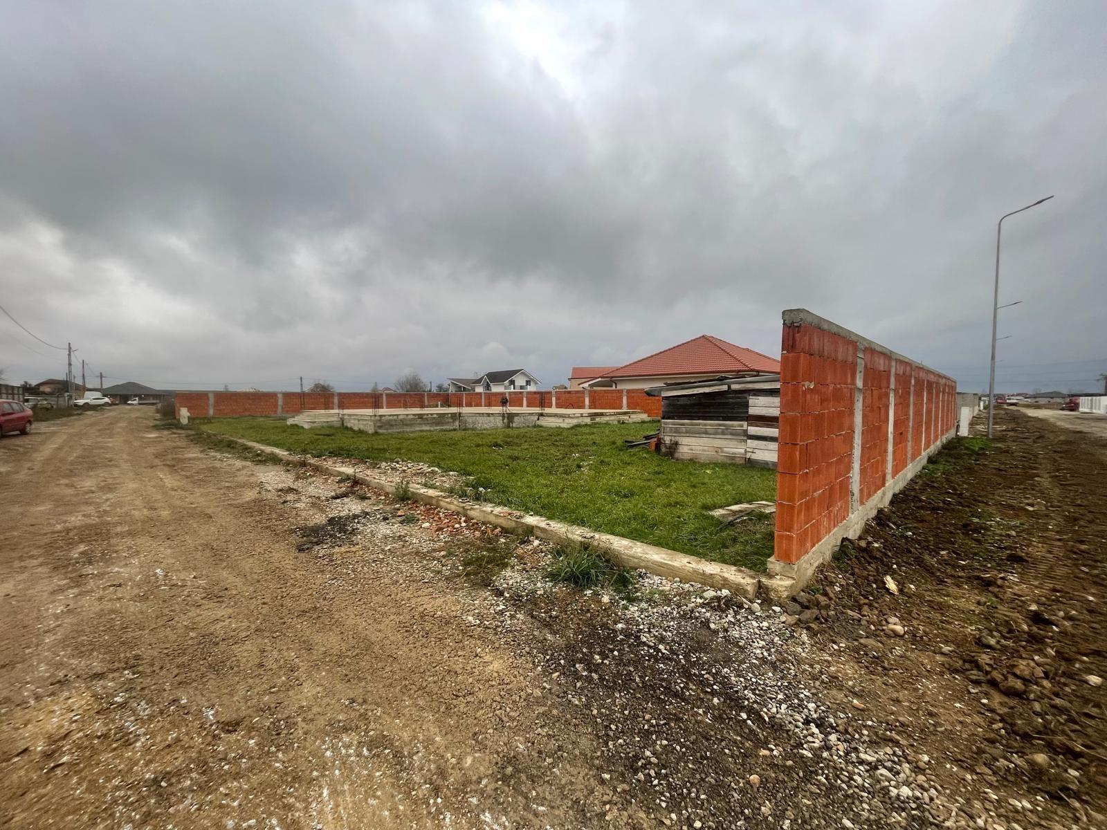 Teren intravilan, fundatie proiect casa, gard si utilitati-Zona Cheriu - 1