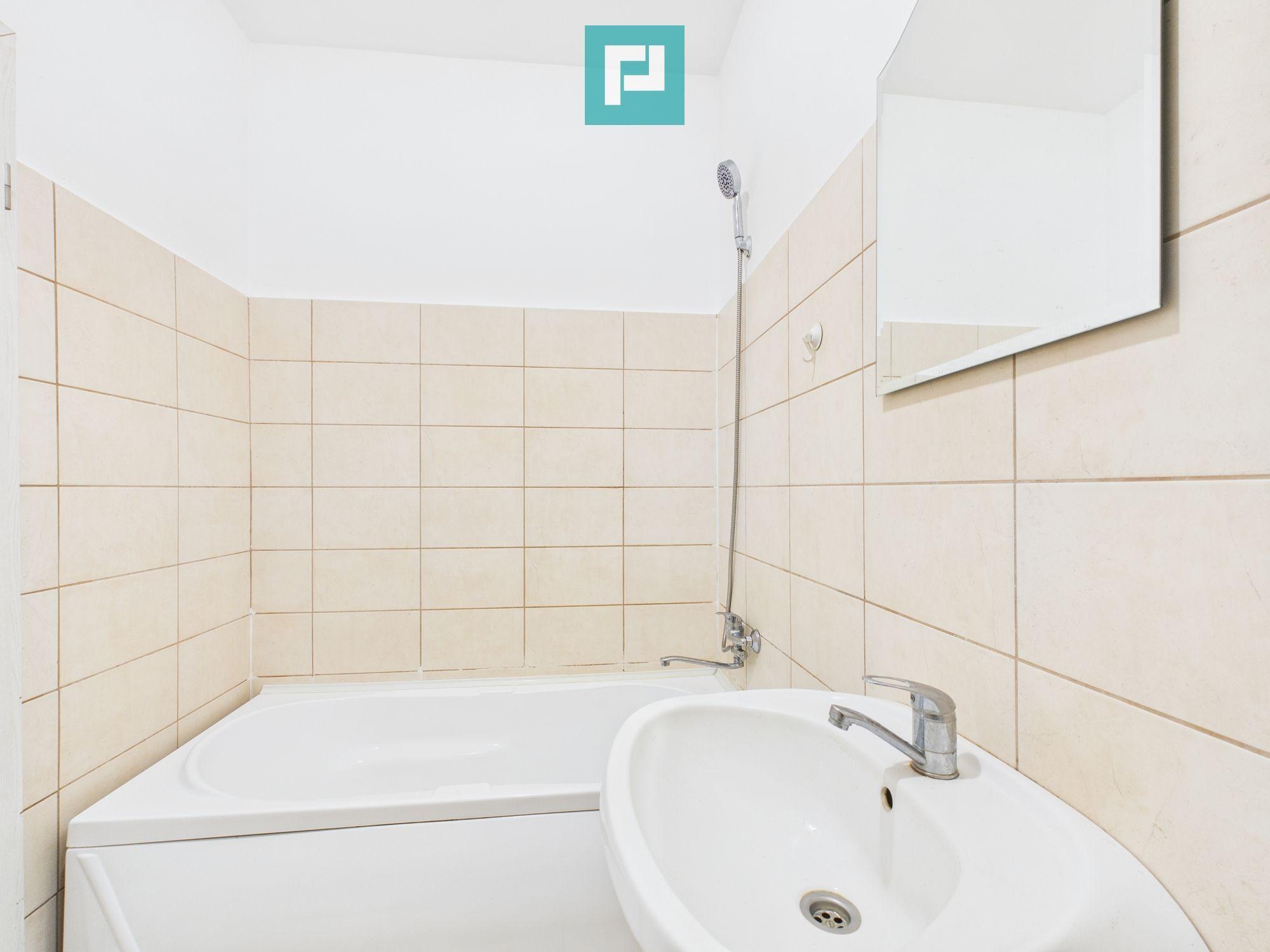 Apartament cu o cameră, Miron Costin - 9