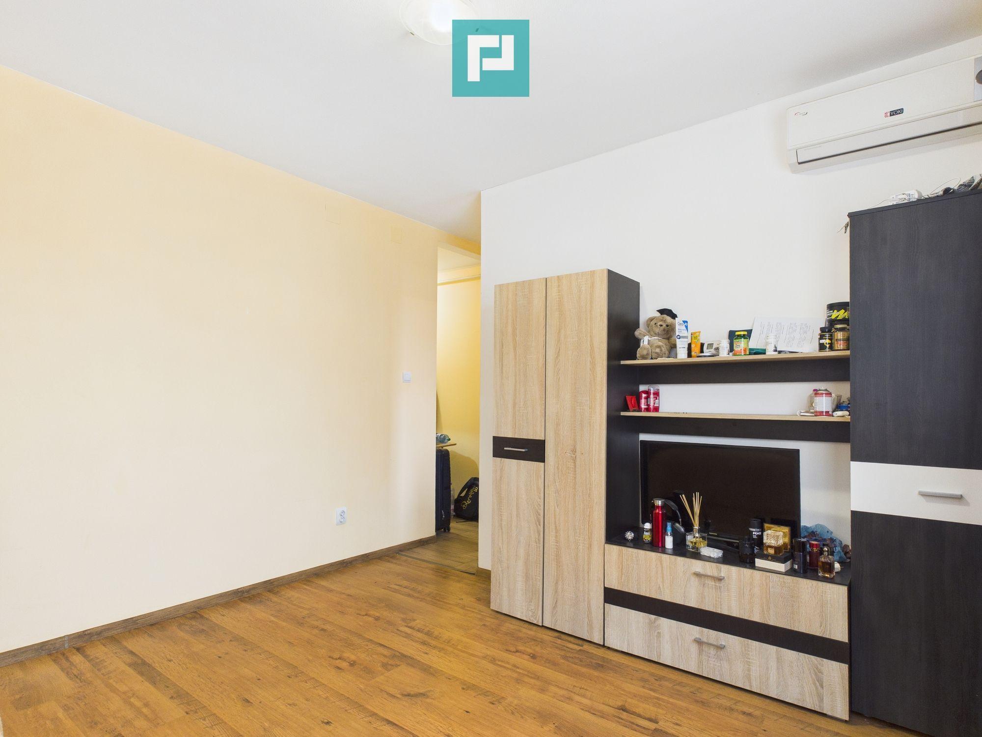 Apartament cu o cameră, Miron Costin - 5