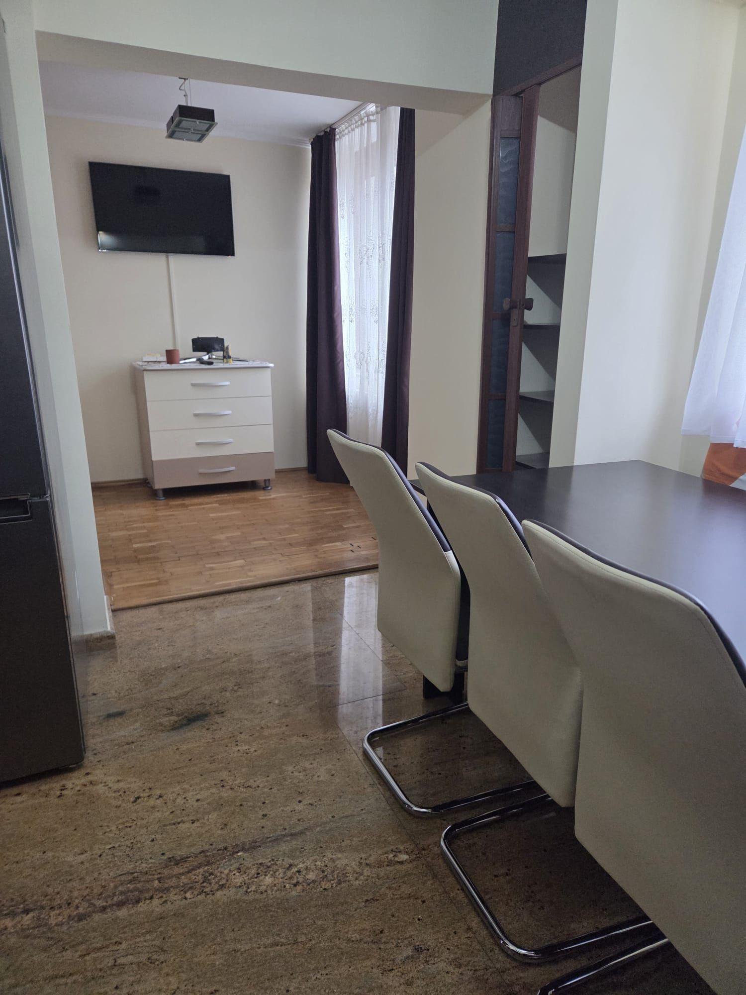 Apartament 2 camere decomandat-zona Spitalul Judetean-125.500 euro neg - 16