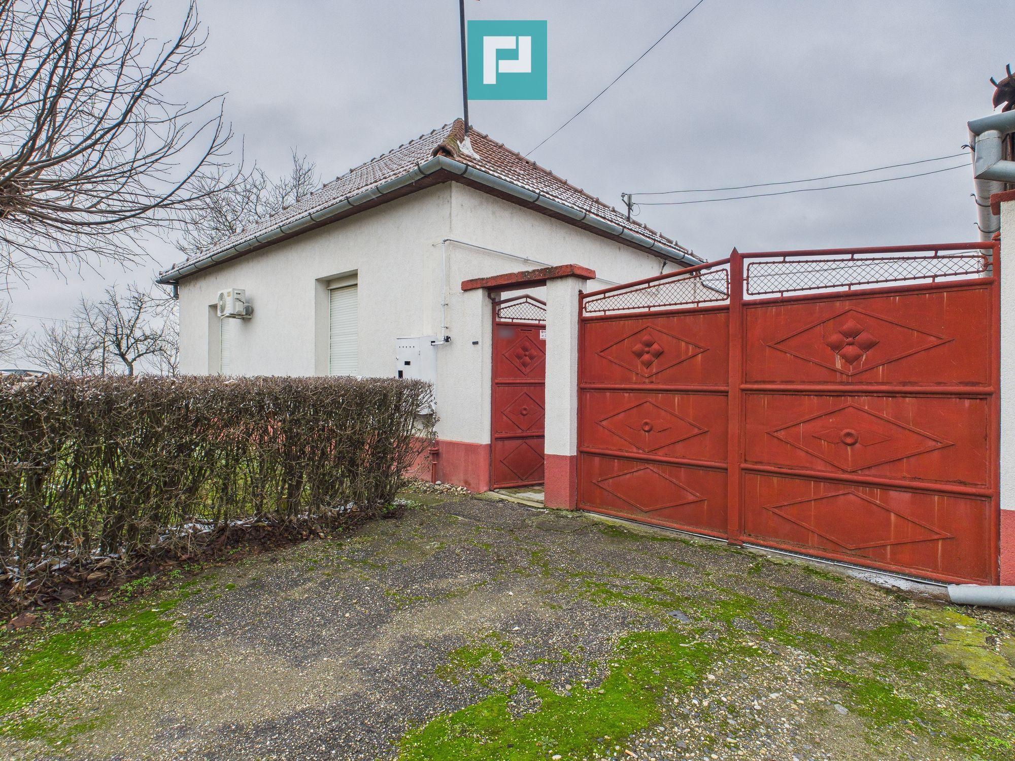 Casă cu 2 corpuri și 5 camere în Livada - 1